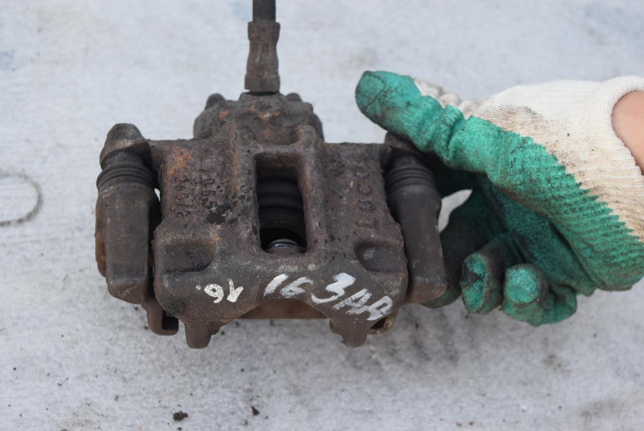 суппорт задний правый Volvo S90 1 поколение 1997, 3.0 л., i, бензин, АКПП, седан, задний привод - фото №1