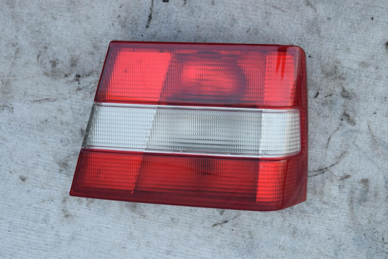 фонарь крышки багажника правый Volvo S90 1 поколение 1997, 3.0 л., i, бензин, АКПП, седан, задний привод, 9133732 - фото №1