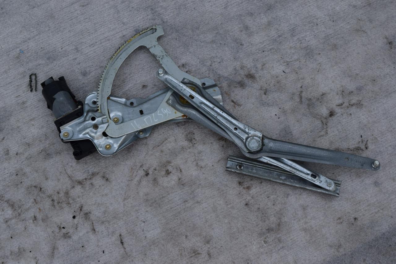 стеклоподъемник передний левый Volvo S90 1 поколение 1997, 3.0 л., i, бензин, АКПП, седан, задний привод - фото №1