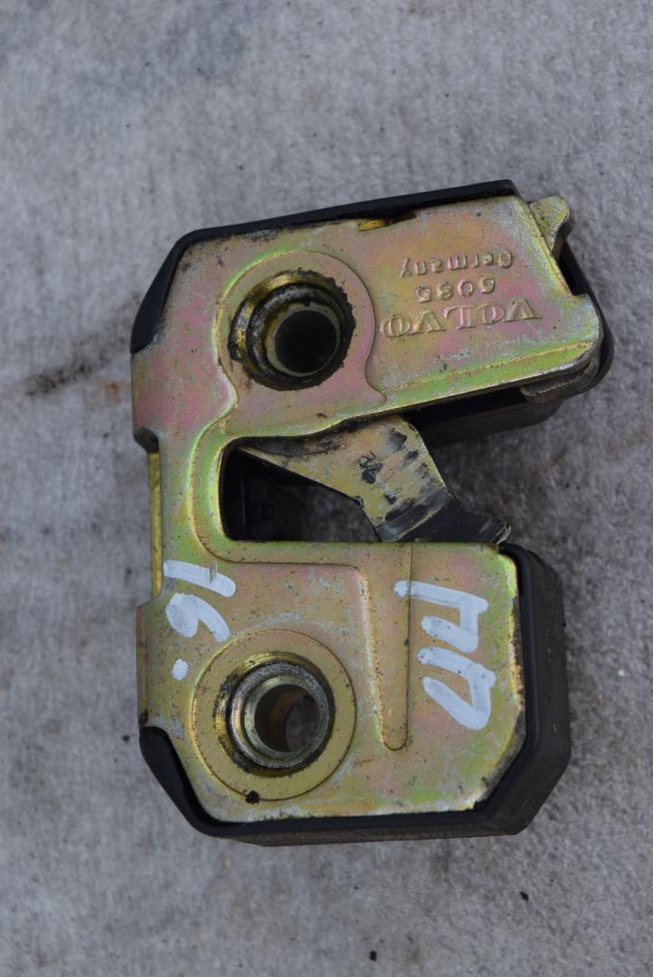 замок двери передней правой Volvo S90 1 поколение 1997, 3.0 л., i, бензин, АКПП, седан, задний привод - фото №1