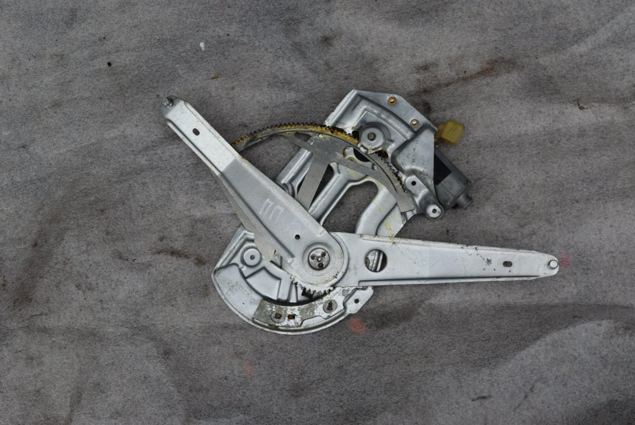 стеклоподъемник передний правый Volvo S60 1 поколение 2002, 2.4 л., i, B 5244 S2, бензин, МКПП, седан, передний привод, 8626850 - фото №1