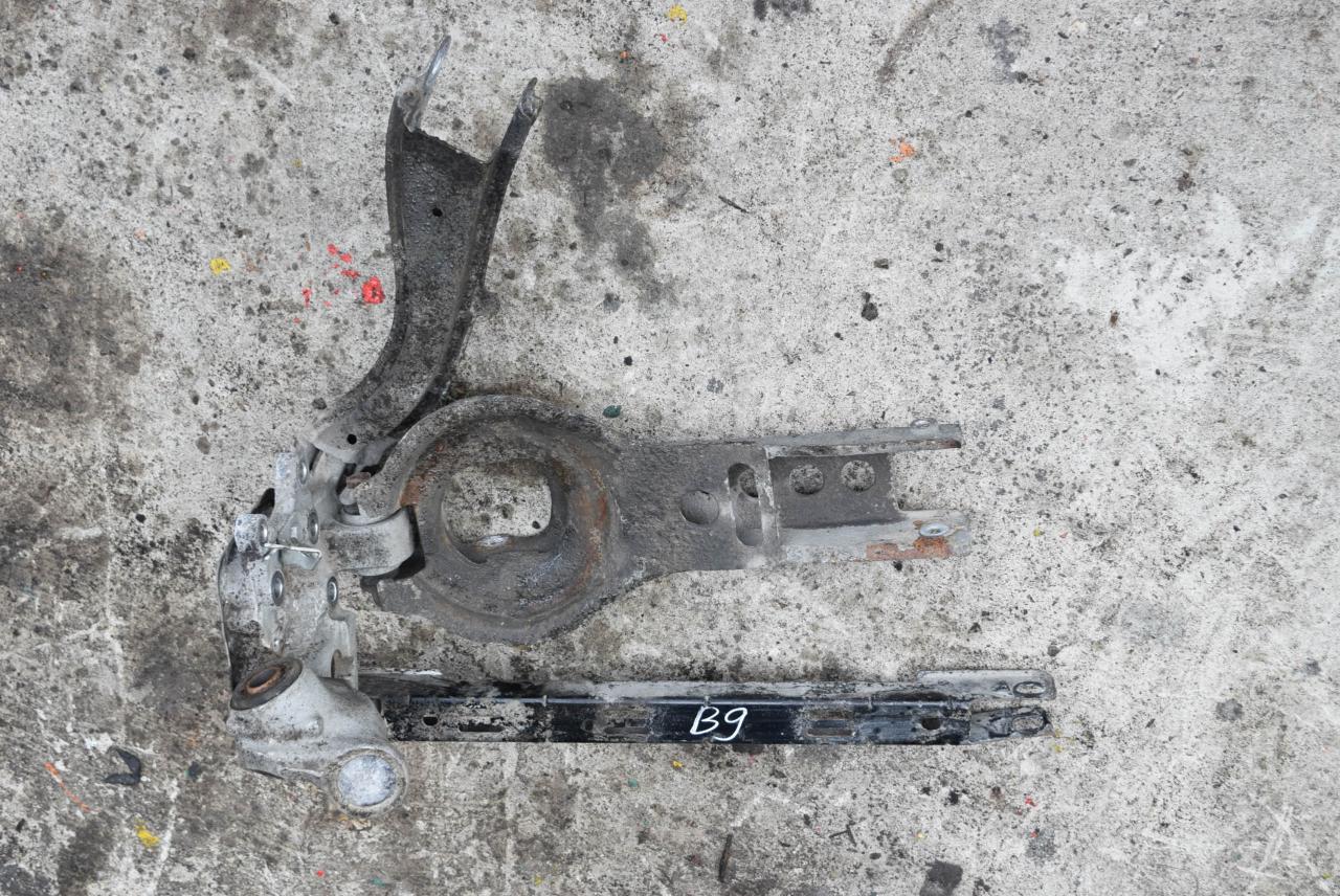 кулак задний левый Volvo S60 1 поколение 2002, 2.4 л., i, B 5244 S2, бензин, МКПП, седан, передний привод - фото №1