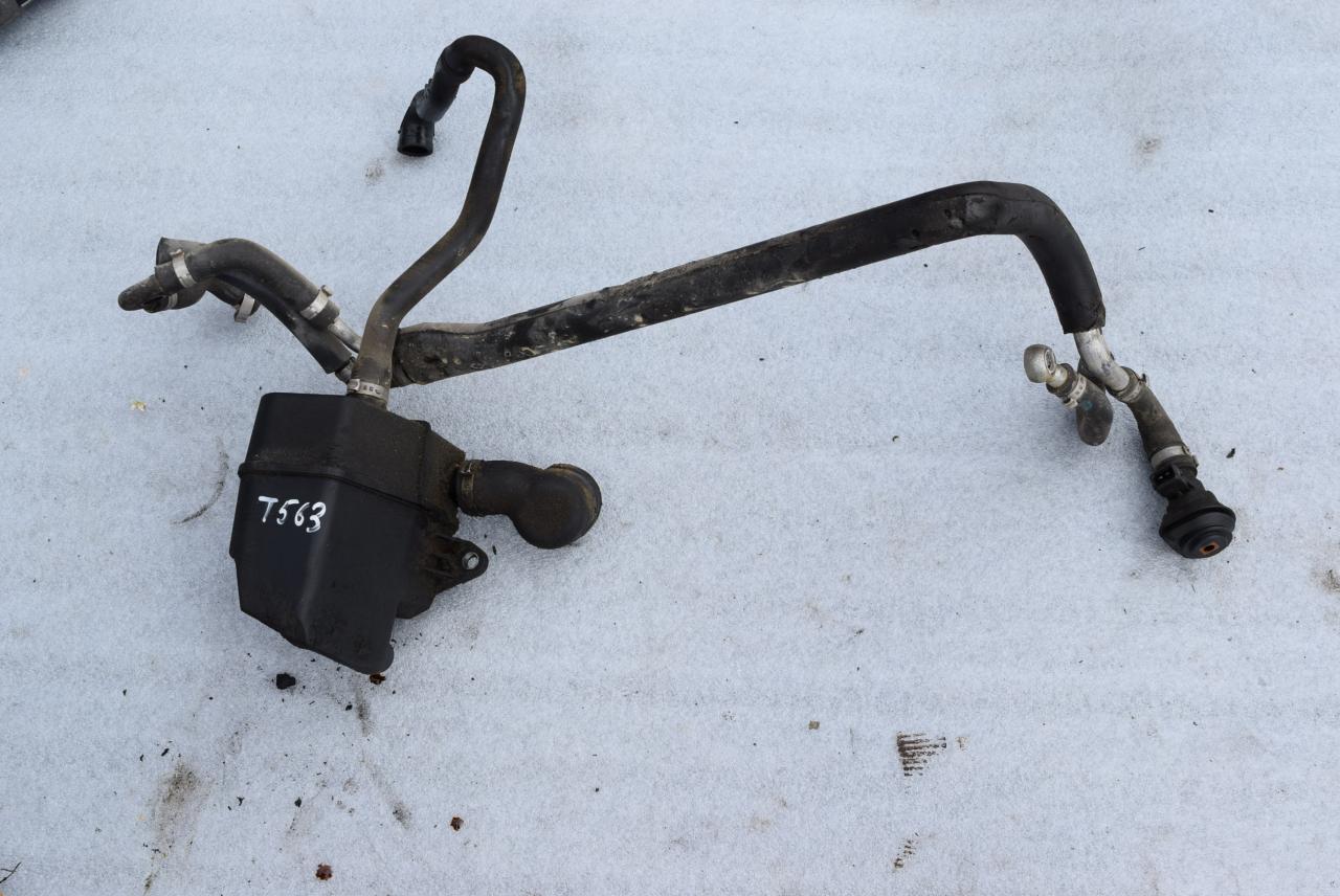 маслоотделитель (сапун) Volvo S60 1 поколение 2003, 2.5 л., Ti, B 5254 T4, бензин, АКПП, седан, полный привод, 8692211 - фото №1