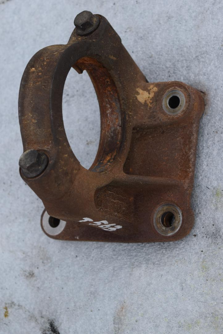 кронштейн полуоси Volvo S60 1 поколение 2003, 2.5 л., Ti, B 5254 T4, бензин, АКПП, седан, полный привод, 9143465 - фото №1