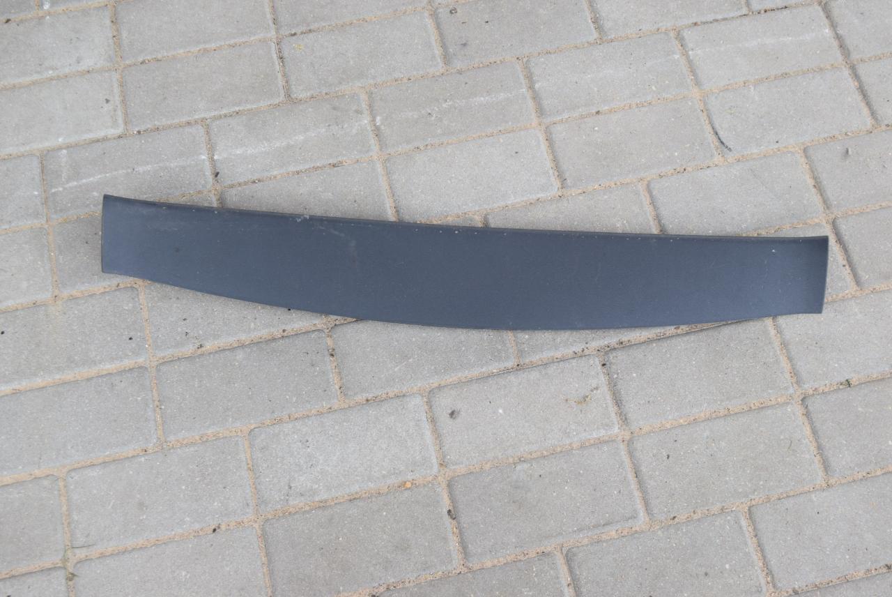 накладка двери (крышки) багажника Volvo V60 1 поколение 2012, 1.6 л., B 4164 T3, бензин, робот, черный, универсал, передний привод, правый руль, 39804575 - фото №1