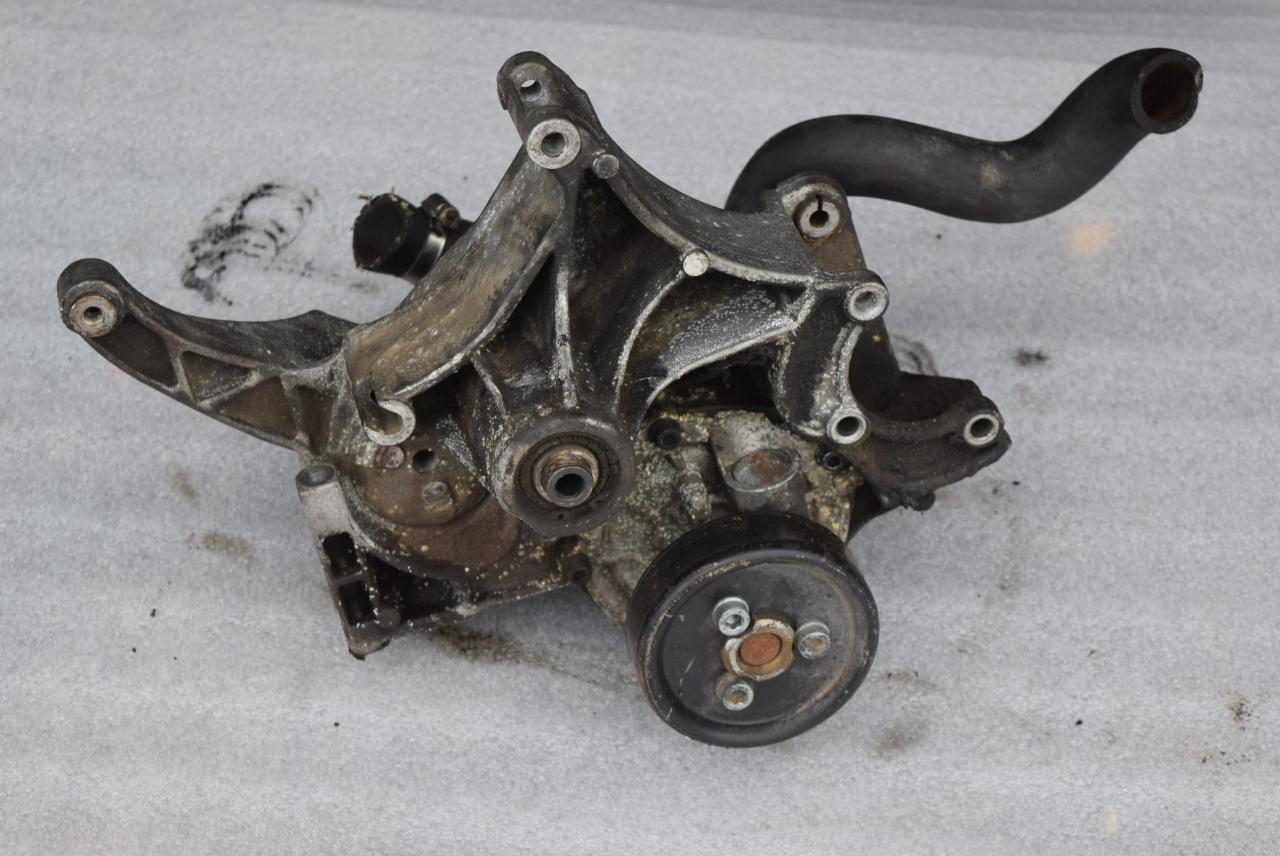 кронштейн (крепление) Audi A4 B5 1996, 1.9 л., TDi, AFN, дизель, МКПП, седан, передний привод, 058121350 - фото №1