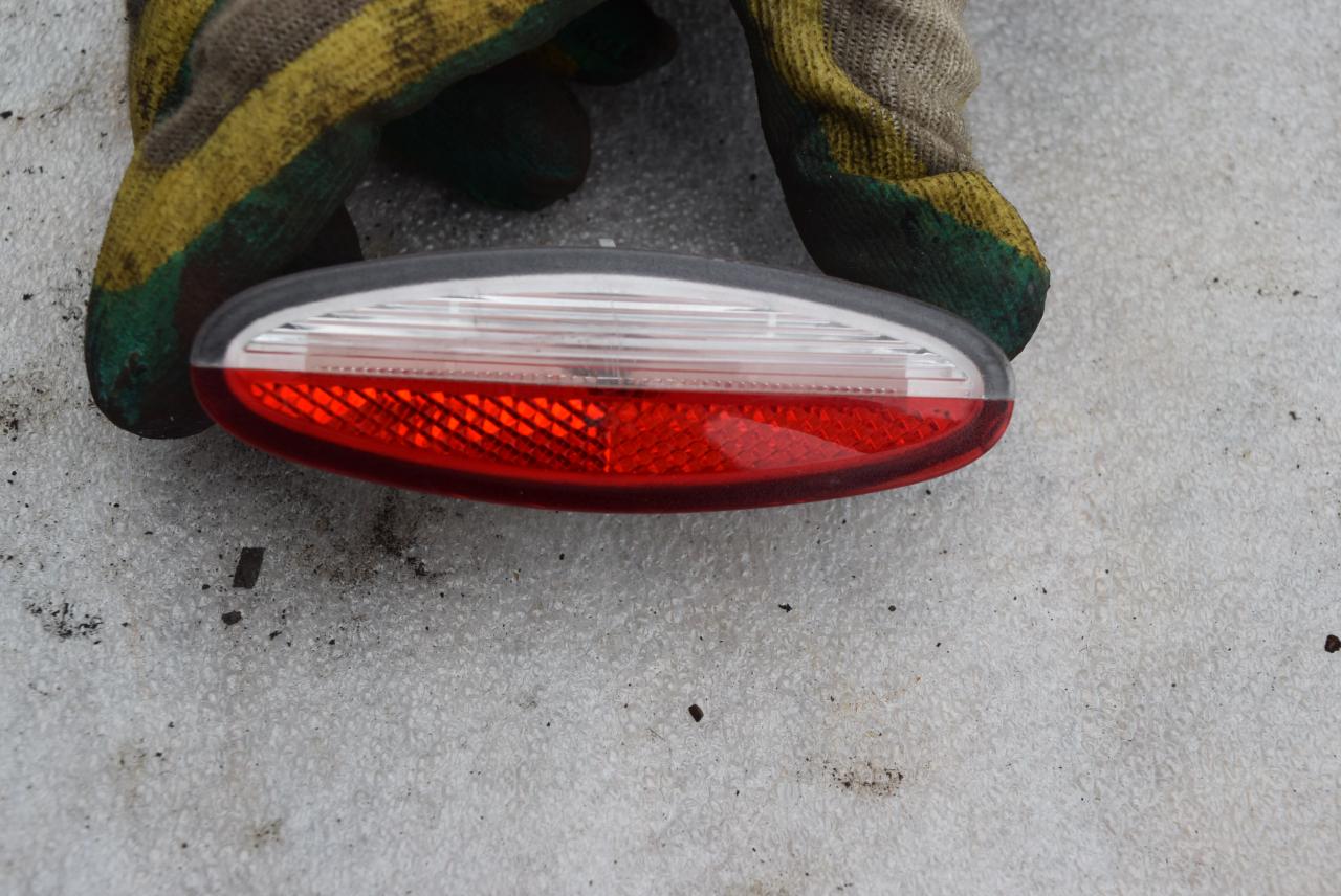 повторитель поворота на крыле правый Renault Vel Satis 1 поколение 2004, 2.2 л., дизель, МКПП, минивэн, 8200008263A - фото №1