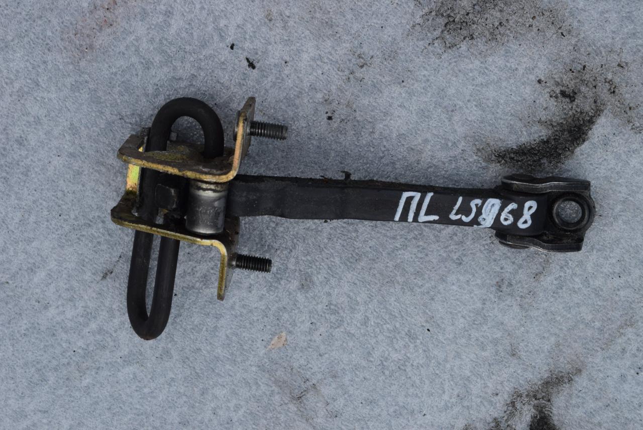 ограничитель открывания двери Volvo XC90 1 поколение 2006, 2.4 л., D5, D 5244 T4, дизель, АКПП, черный, внедорожник 5 дв., полный подключаемый привод, 30661410 - фото №1