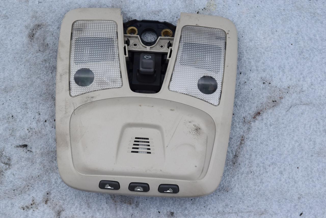 фонарь салона (плафон) Volvo XC90 1 поколение 2006, 2.4 л., D5, D 5244 T4, дизель, АКПП, черный, внедорожник 5 дв., полный подключаемый привод - фото №1