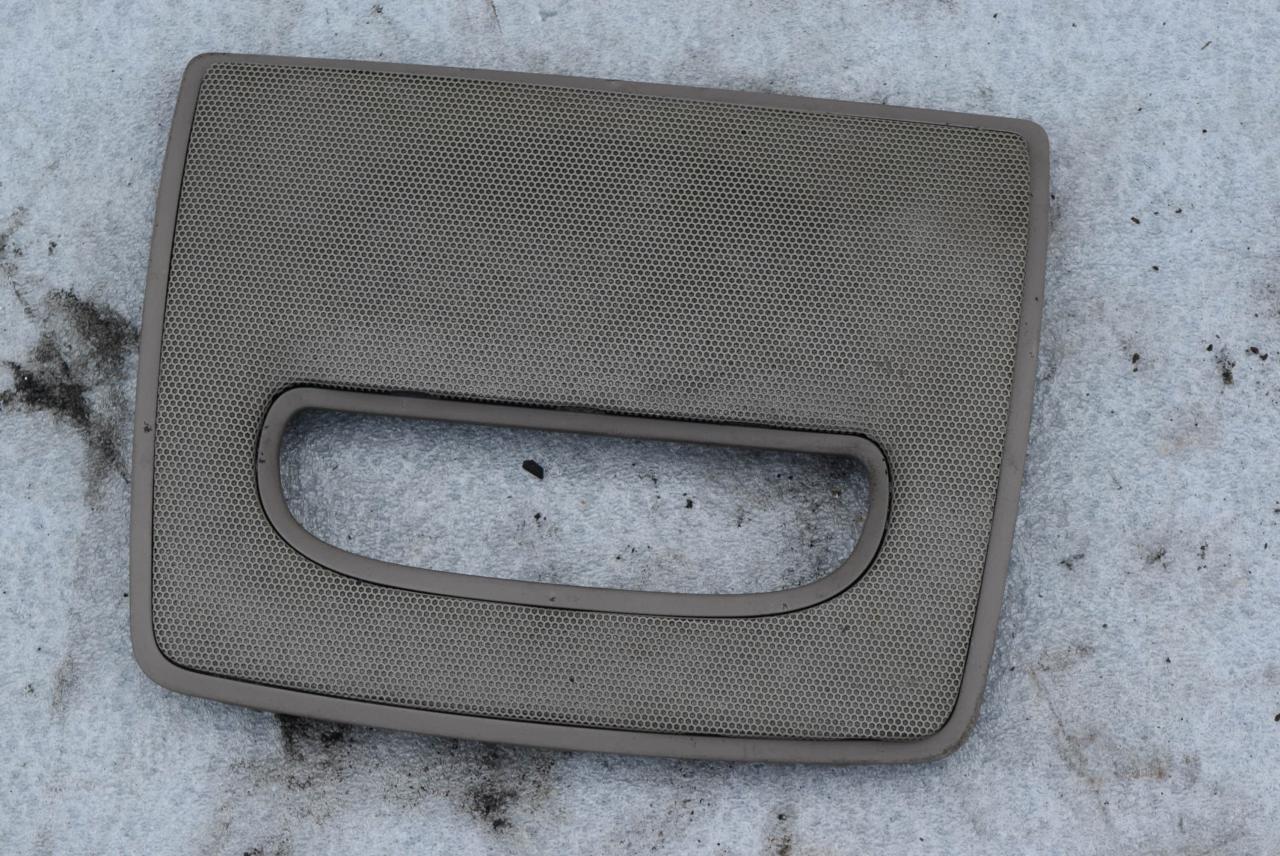 Накладка (сетка) динамика Volvo XC90 1 поколение 2006, 2.4 л., D5, D 5244 T4, дизель, АКПП, черный, внедорожник 5 дв., полный подключаемый привод, 03409831 - фото №1