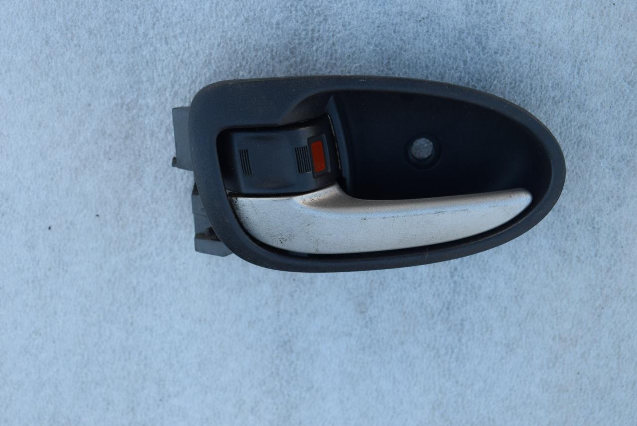 ручка внутренняя передняя левая Toyota Yaris XP9 2008, 1.4 л., D-4D, 1ND-TV, дизель, МКПП, хетчбэк 5 дв., 692060D100, 692060D90 - фото №1