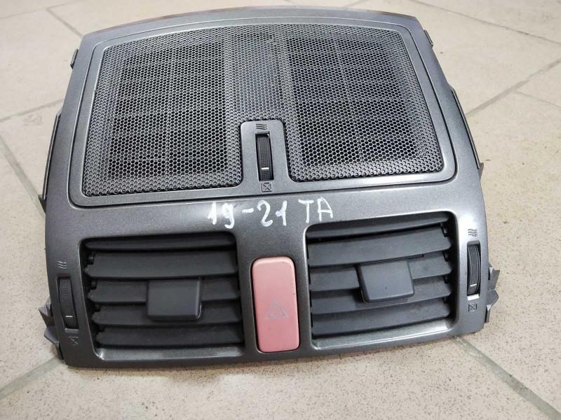 дефлектор обдува салона Toyota Auris 1 поколение 2007, 2.2 л., 2AD-FHV, дизель, МКПП, хетчбэк 5 дв. - фото №1