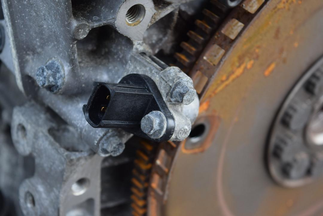 датчик коленвала Volvo XC60 1 поколение 2010, 3.2 л., B 6324 S, бензин, АКПП, черный, универсал - фото №1