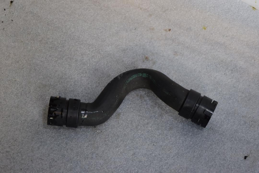 патрубок (трубопровод, шланг) Volvo XC60 1 поколение 2010, 3.2 л., B 6324 S, бензин, АКПП, черный, универсал, 6G918260HC - фото №1