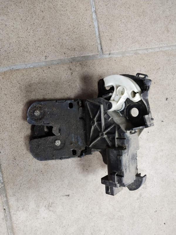 замок багажника Audi A3 8P 2005, 1.6 л., BAG, бензин, МКПП, хетчбэк 5 дв., 8P4827505B - фото №1