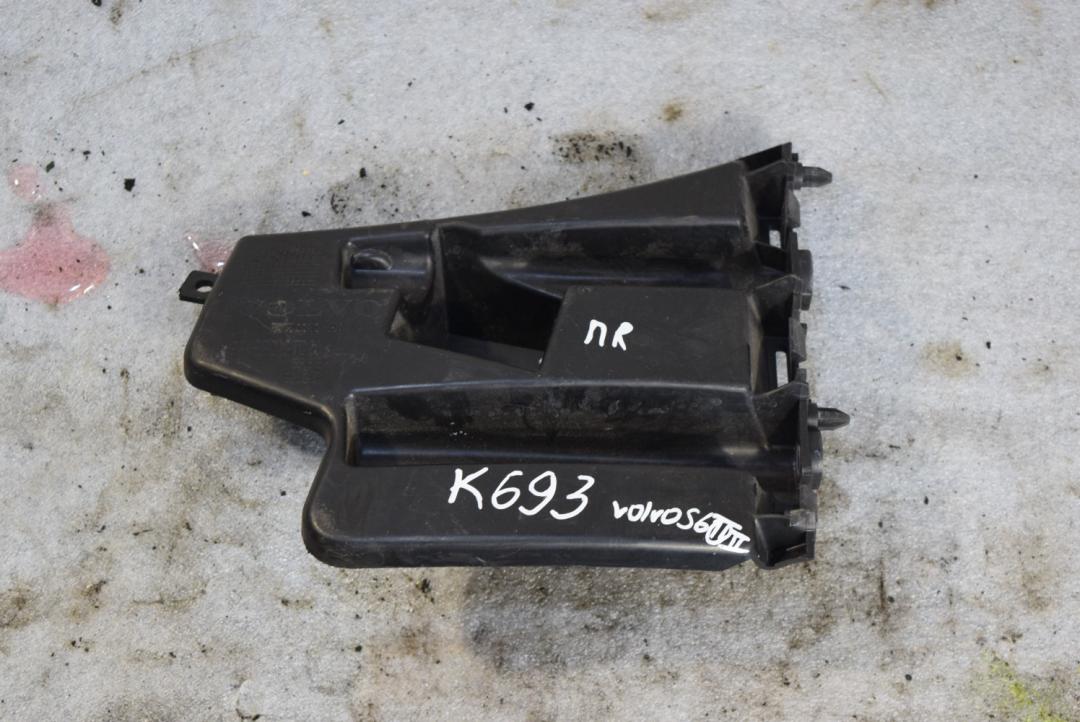 крепление переднего бампера угловое правое Volvo S60 2 поколение 2011, 2.0 л., дизель, АКПП, серый, седан, правый руль, 30796626 - фото №1