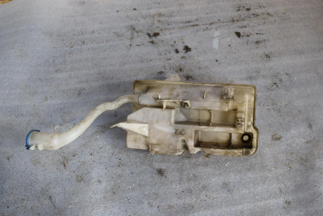 бачок омывателя Volvo XC60 1 поколение 2011, 2.4 л., дизель, АКПП, универсал, 30753424, 30753425 - фото №1