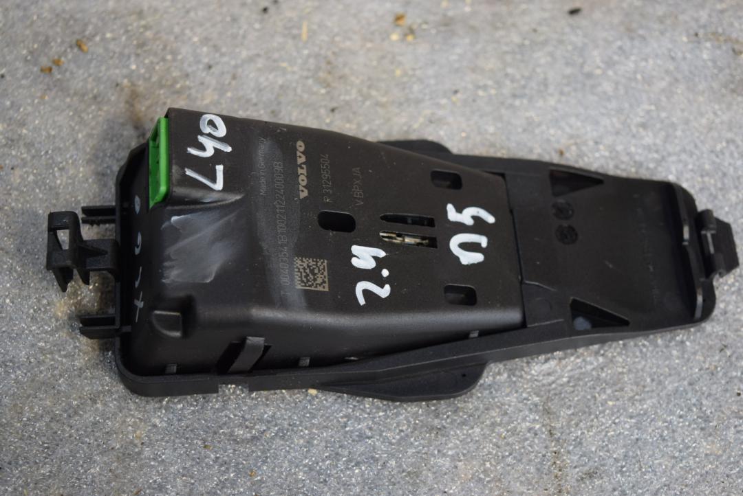 камера переднего обзора Volvo XC60 1 поколение 2011, 2.4 л., дизель, АКПП, универсал, 31295504 - фото №1