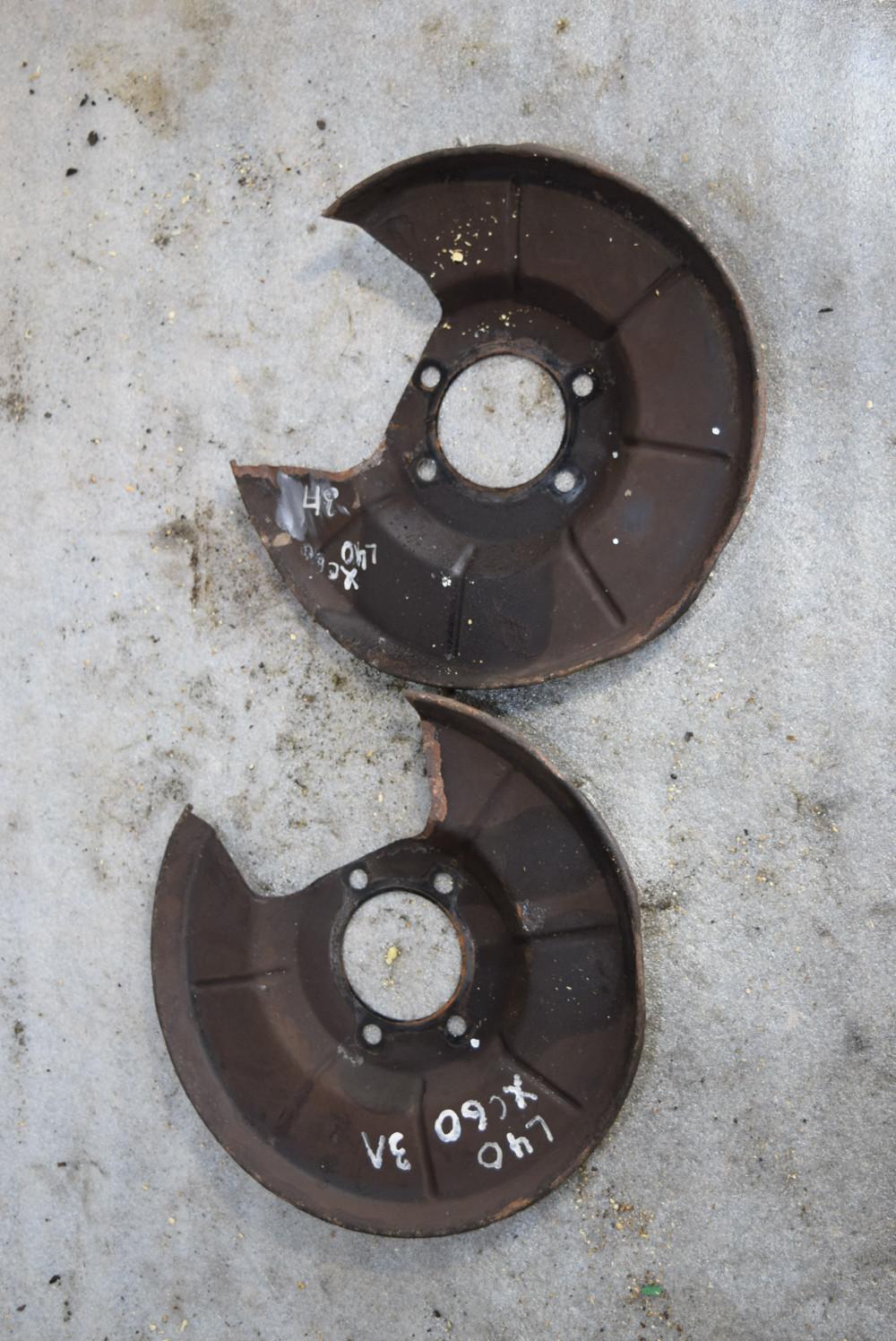 защитный кожух тормозного механизма Volvo XC60 1 поколение 2011, 2.4 л., дизель, АКПП, универсал - фото №1