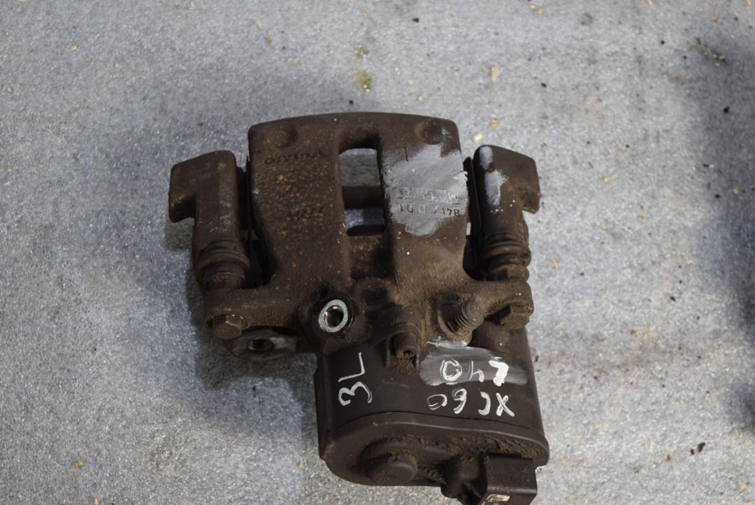 суппорт задний левый Volvo XC60 1 поколение 2011, 2.4 л., дизель, АКПП, универсал - фото №1