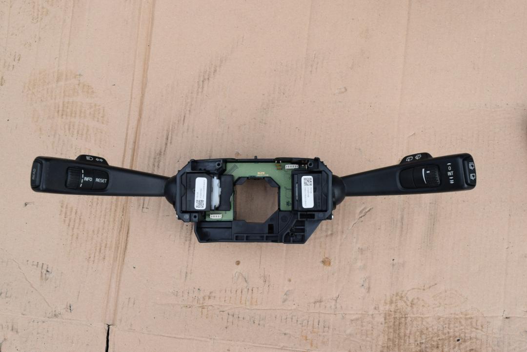 переключатель подрулевой (стрекоза) Volvo XC60 1 поколение 2011, 2.4 л., дизель, АКПП, универсал, 31264168, 31264162 - фото №1