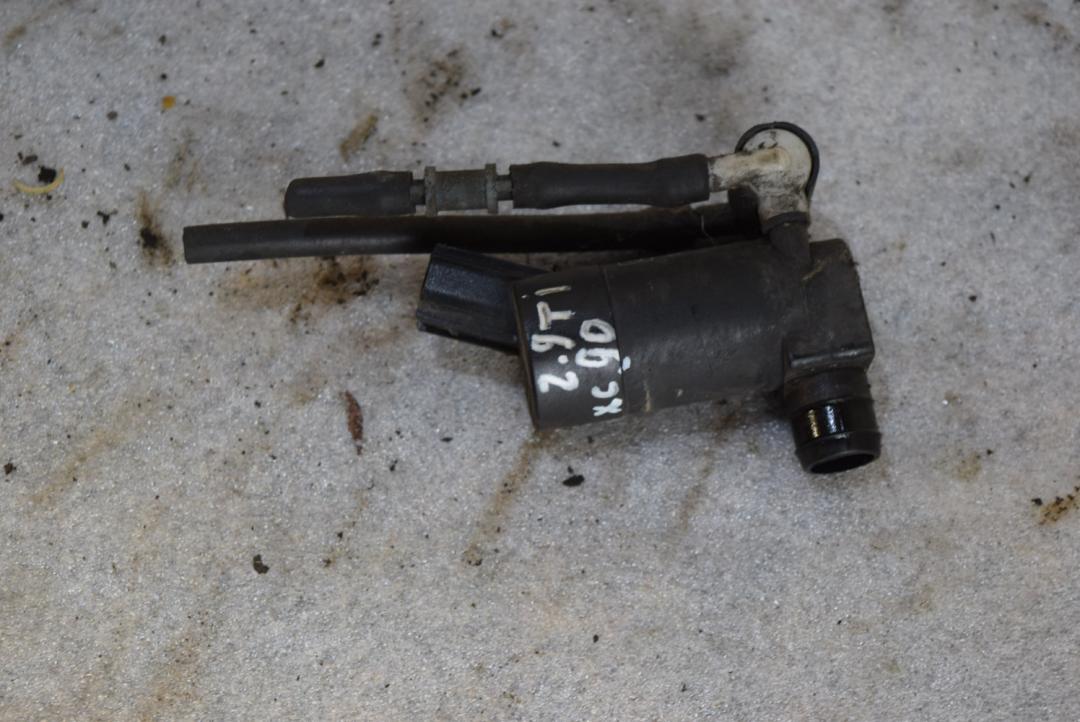 насос (моторчик) омывателя стекла Volvo XC90 1 поколение 2004, 2.9 л., бензин, АКПП, песочный, универсал, правый руль, 1S7117K624FD, S7117K624FE - фото №1