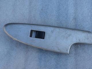 кнопка стеклоподъемника двери Toyota Urban Cruiser 1 поколение 2012, 1.4 л., 1ND-TV, дизель, МКПП, хетчбэк 5 дв.