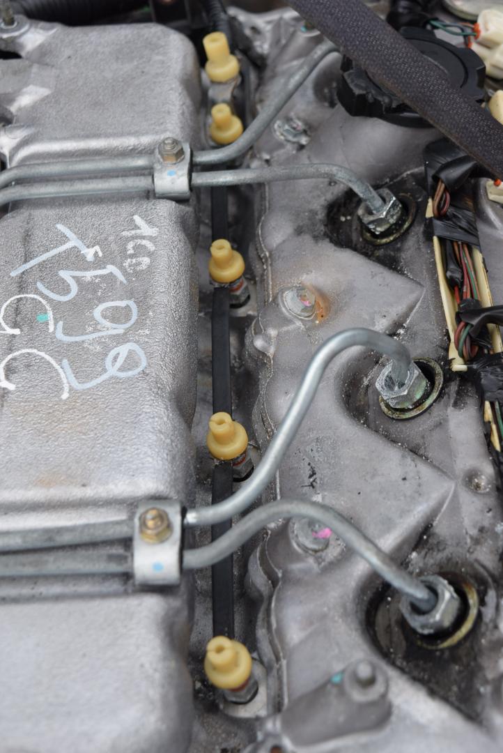 трубка топливная Toyota Avensis Verso 1 поколение 2002, 2.0 л., D-4D, 1CD-FTV, дизель, МКПП - фото №1