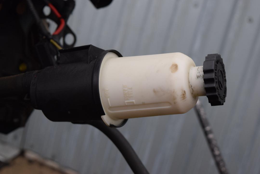 бачок гидроусилителя Chrysler Grand Voyager 4 поколение 2004, 2.5 л., ENJ, дизель, МКПП, минивэн - фото №1