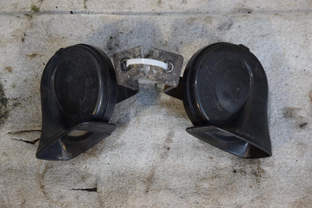 сигнал (клаксон) Volvo S80 1 поколение 2000, 2.9 л., бензин, АКПП, синий, седан, 0091001 - фото №1