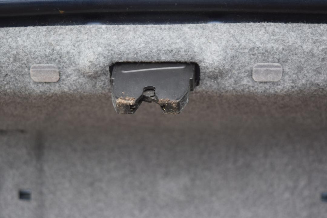 замок багажника Volvo S80 1 поколение 2000, 2.9 л., бензин, АКПП, синий, седан, 8679694 - фото №1