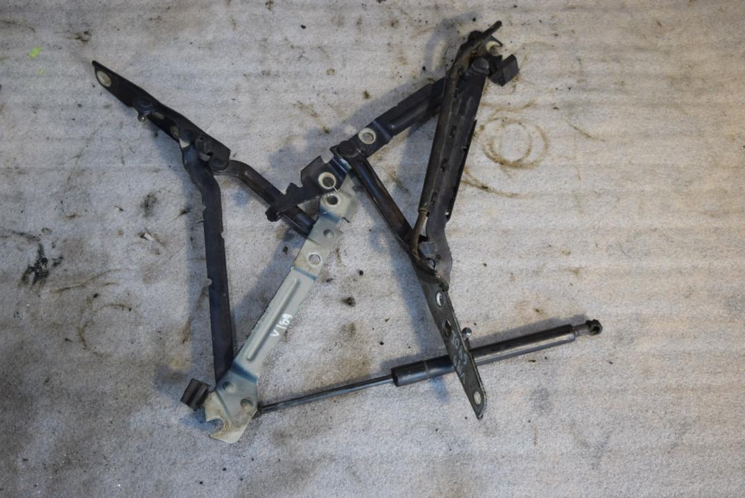 петля крышки багажника Volvo S80 1 поколение 2000, 2.9 л., бензин, АКПП, синий, седан - фото №1