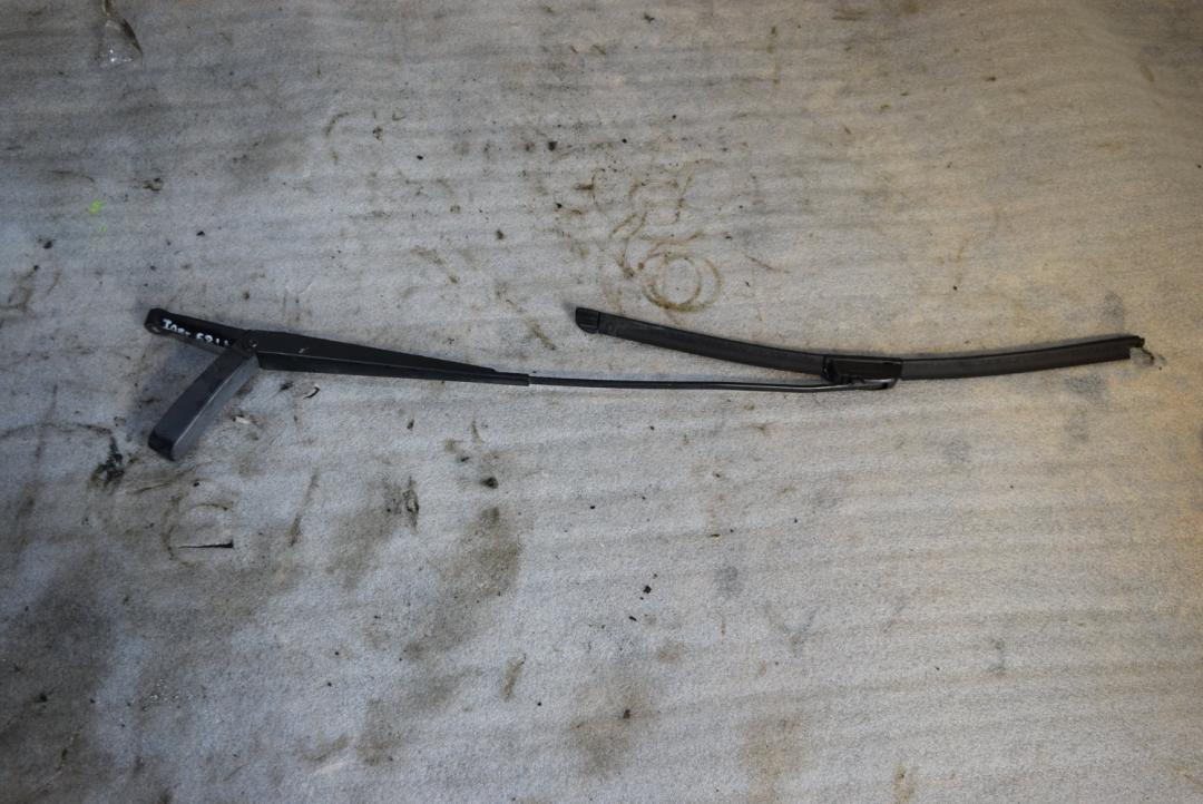 щеткодержатель (поводок стеклоочистителя, дворник) Volvo S80 1 поколение 2000, 2.9 л., бензин, АКПП, синий, седан, 9484619 - фото №1