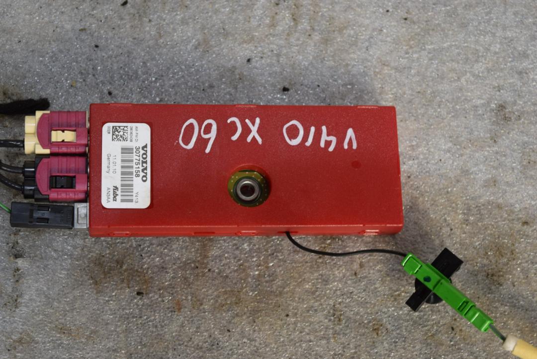 усилитель антенны Volvo XC60 1 поколение 2010, 3.2 л., бензин, АКПП, черный, универсал, 30775158 - фото №1