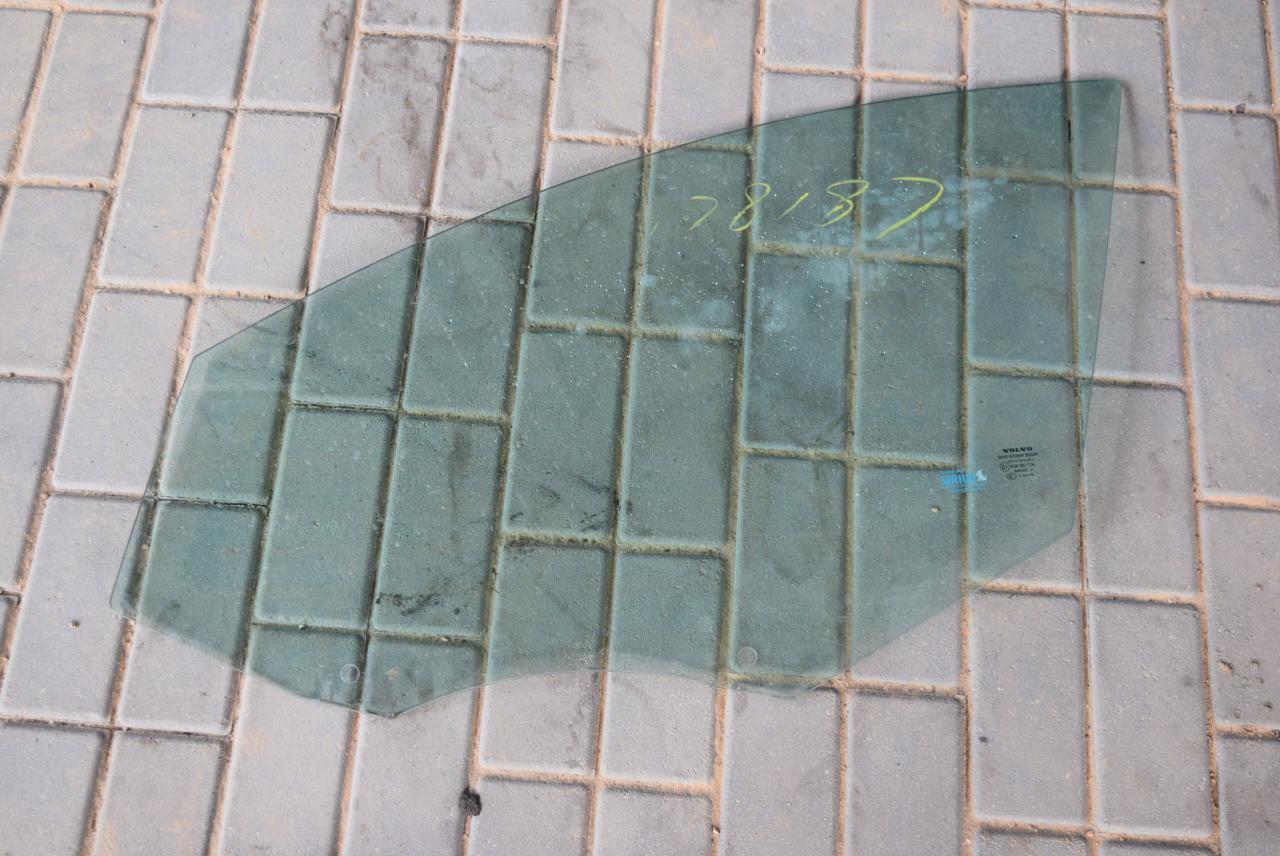 стекло двери передней левой Volvo XC60 1 поколение 2010, 3.2 л., бензин, АКПП, черный, универсал - фото №1