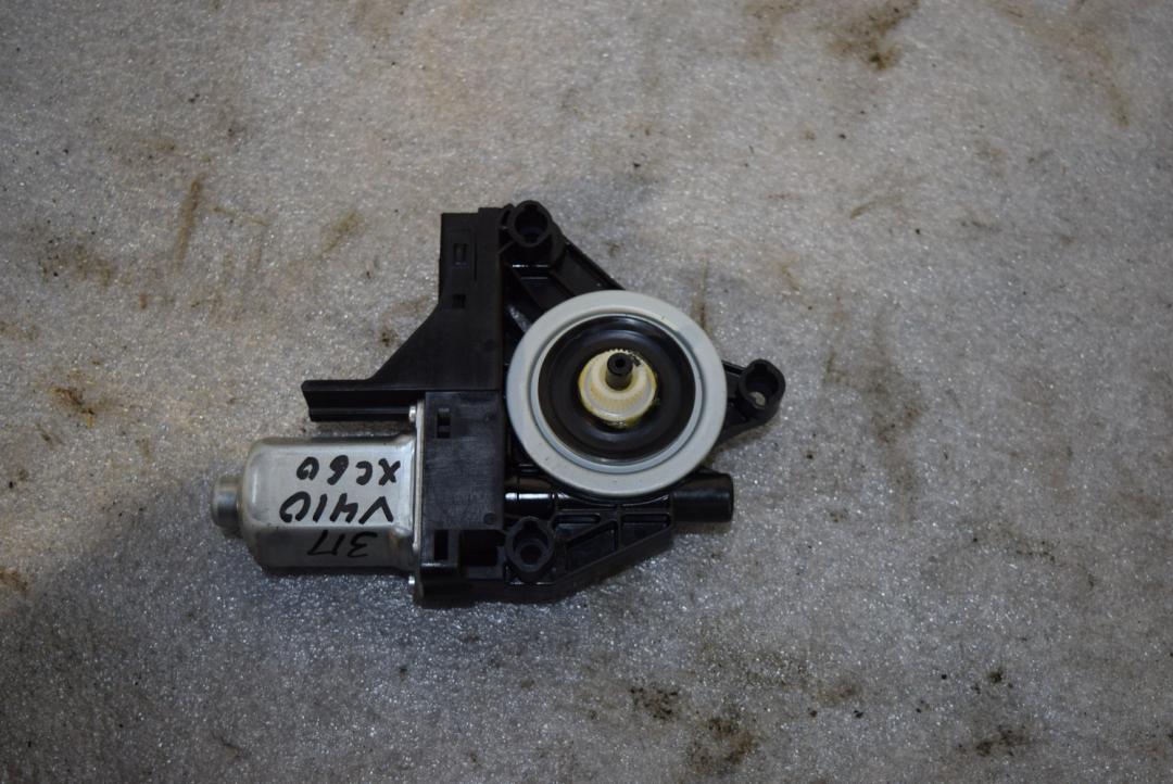 моторчик стеклоподъемника задний правый Volvo XC60 1 поколение 2010, 3.2 л., бензин, АКПП, черный, универсал, 966264 - фото №1