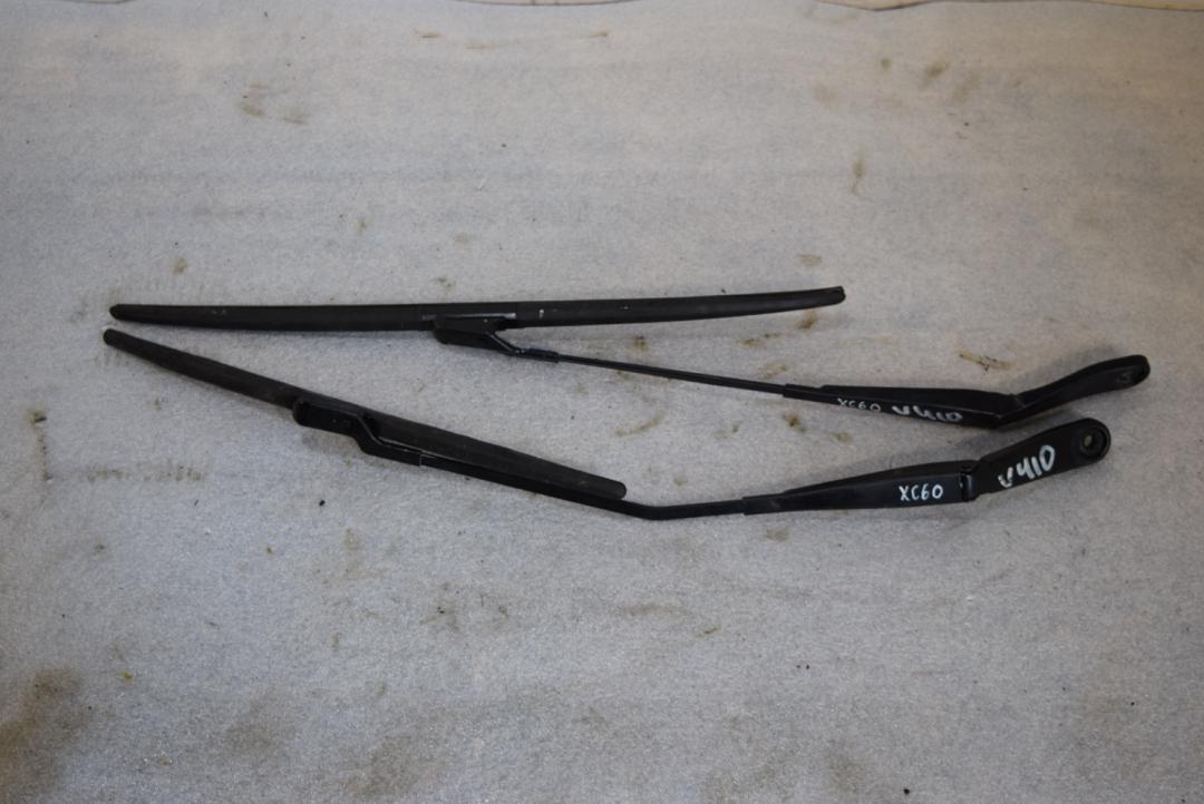 щеткодержатель (поводок стеклоочистителя, дворник) Volvo XC60 1 поколение 2010, 3.2 л., бензин, АКПП, черный, универсал, 30753526 - фото №1