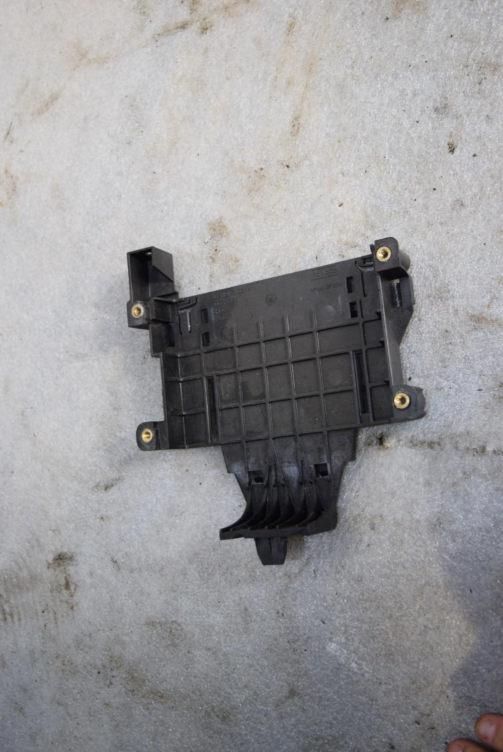 пластик Volvo XC60 1 поколение 2010, 3.2 л., бензин, АКПП, черный, универсал, 30729835 - фото №1