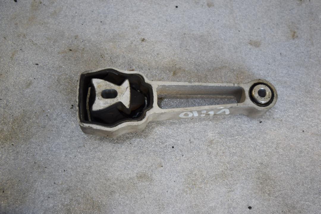 подушка крепления КПП Volvo XC60 1 поколение 2010, 3.2 л., бензин, АКПП, черный, универсал, 30680474 - фото №1