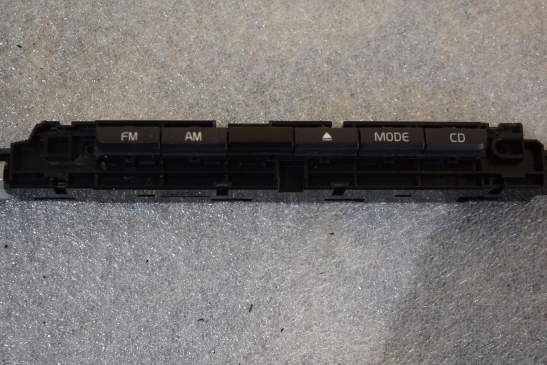 панель управления магнитолой Volvo XC60 1 поколение 2010, 3.2 л., бензин, АКПП, черный, универсал, 31300019 - фото №1