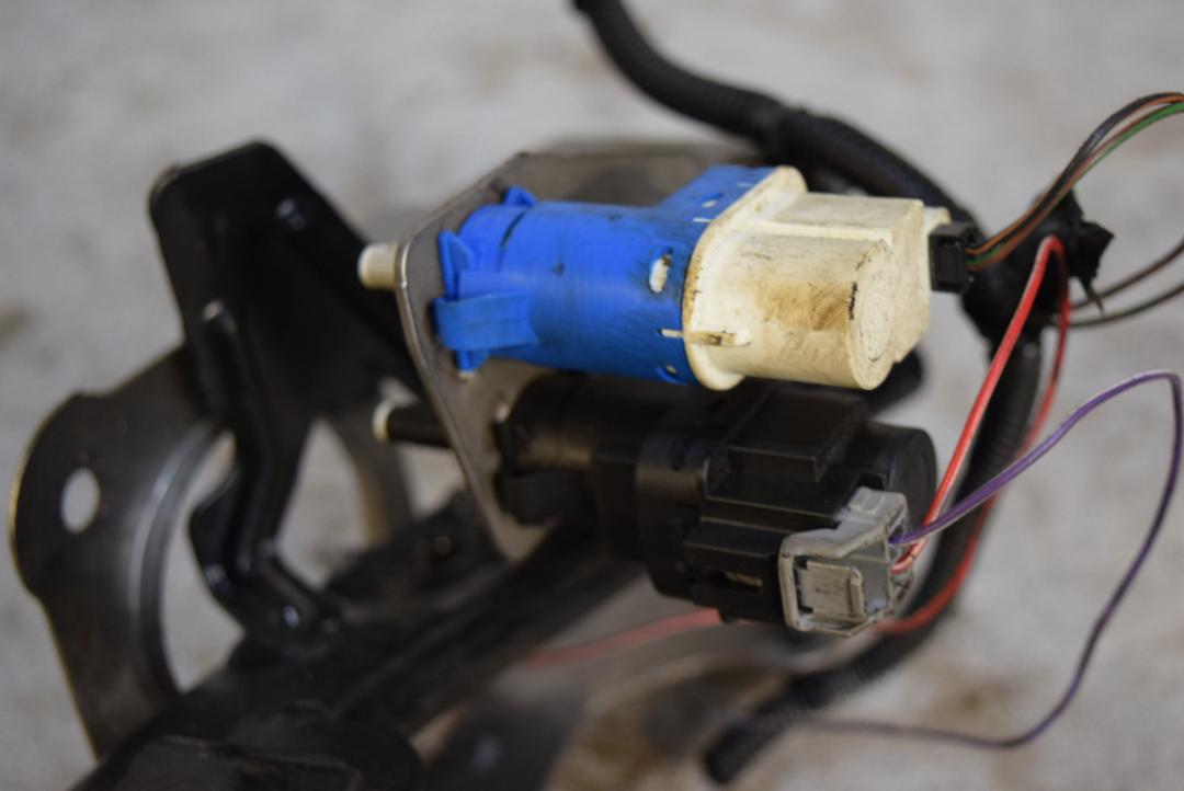 выключатель концевой (концевик) Volvo XC60 1 поколение 2010, 3.2 л., бензин, АКПП, черный, универсал, 3M5T13480AC - фото №1