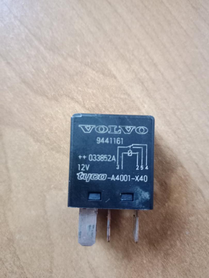 реле (прочие) Volvo S80 1 поколение 1998, 2.5 л., D 5252 T, дизель, МКПП, седан, передний привод, 9441161, V23074 - фото №1