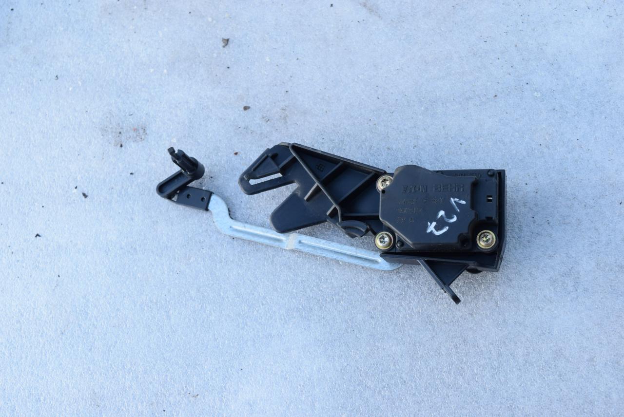 моторчик заслонки печки Volvo S80 1 поколение 2002, 2.9 л., i, B 6294 S, бензин, АКПП, седан, передний привод, 74935EREC - фото №1