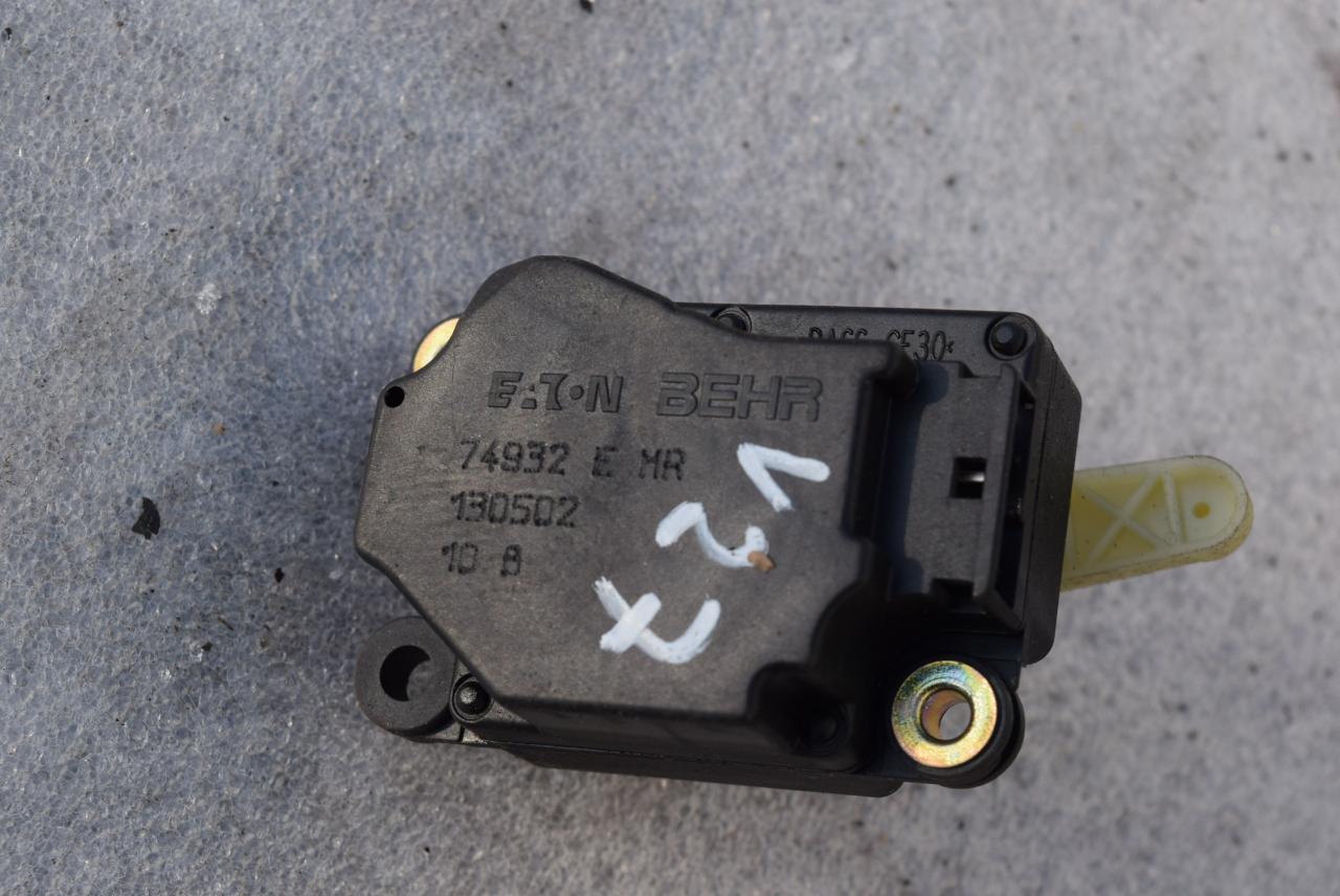 моторчик заслонки печки Volvo S80 1 поколение 2002, 2.9 л., i, B 6294 S, бензин, АКПП, седан, передний привод, 74932EMR - фото №1