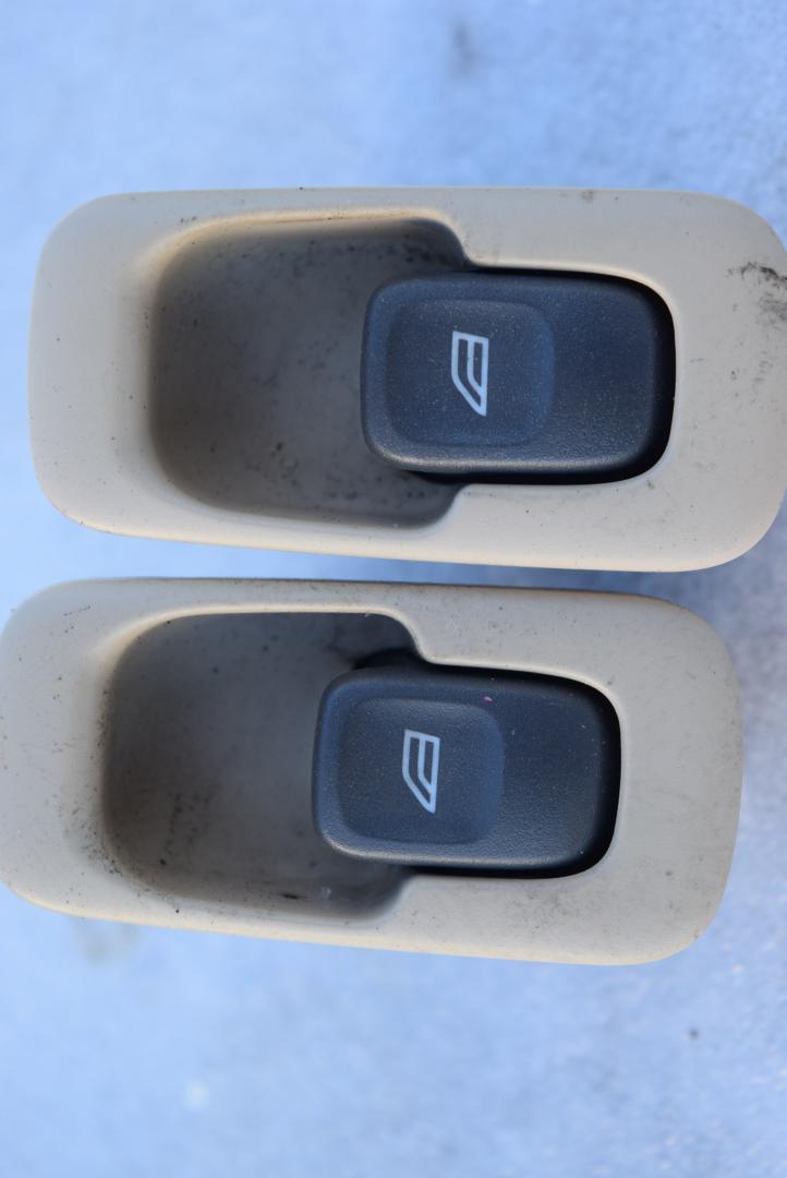 кнопка стеклоподъемника двери задней Volvo S80 1 поколение 2002, 2.9 л., i, B 6294 S, бензин, АКПП, седан, передний привод, 19206 - фото №1