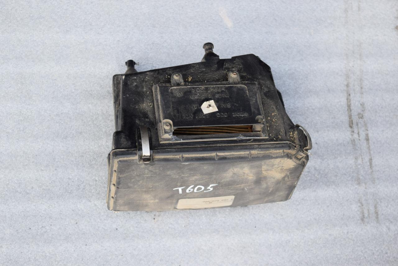 корпус воздушного фильтра Smart Fortwo 1 поколение 2002, 0.6 л., Ti, бензин, робот, 0003581V004 - фото №1