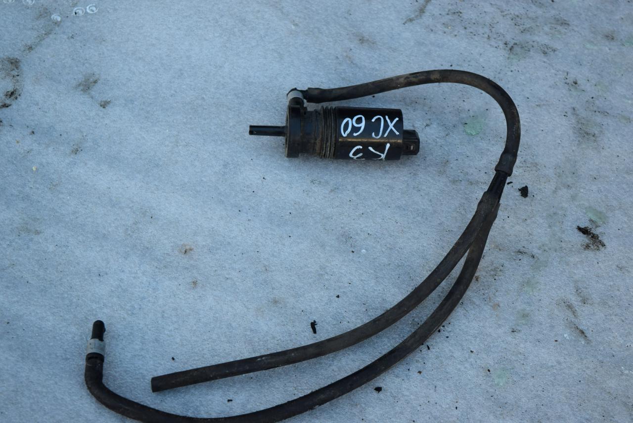 насос (моторчик) омывателя стекла Volvo XC60 1 поколение 2012, 2.4 л., D5, D 5244 T10, дизель, АКПП, полный привод, 1020369 - фото №1