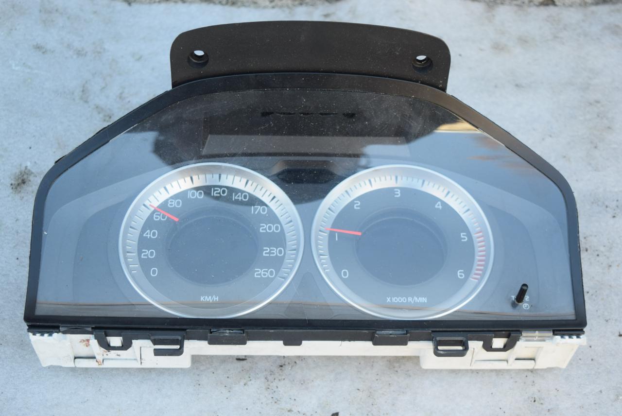 щиток приборов (приборная панель) Volvo XC60 1 поколение 2012, 2.4 л., D5, D 5244 T10, дизель, АКПП, полный привод, 31327582AA - фото №1