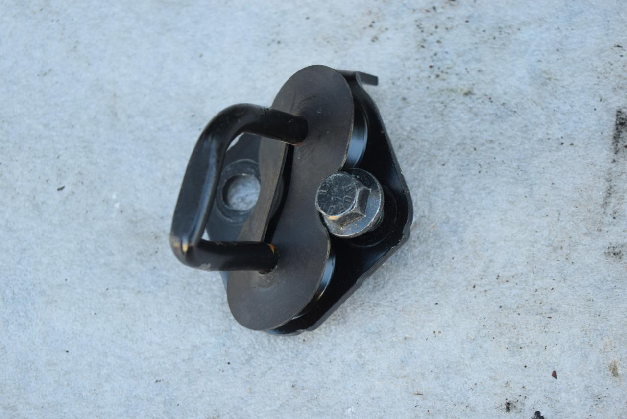 кронштейн (крепление) Volvo XC60 1 поколение 2012, 2.4 л., D5, D 5244 T10, дизель, АКПП, полный привод, 30734418 - фото №1