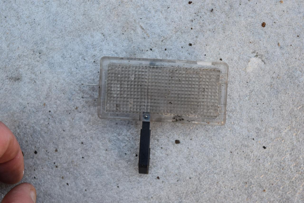 плафон подсветки бардачка Volvo XC60 1 поколение 2012, 2.4 л., D5, D 5244 T10, дизель, АКПП, полный привод, 1284688 - фото №1